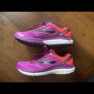 Brooks ghost running shoes